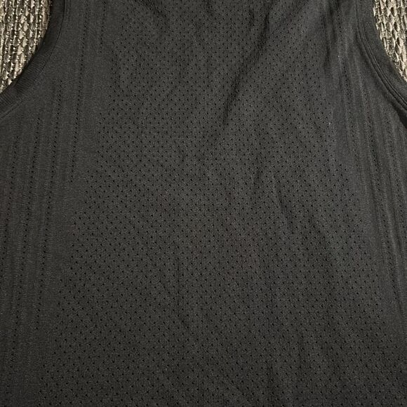 Lululemon cropped tank - Picture 6 of 6